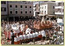 Solemne funci&oacute;n religiosa