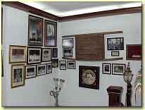 Carteles, fotograf&iacute;as y andas